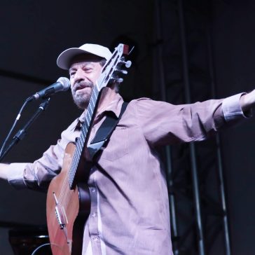 Aymoré festeja 90 anos e reúne 3 mil pessoas na Praça do Papa, em Belo Horizonte com programação musical gratuita