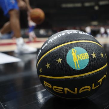 Por um mundo sem racismo: bola temática marca a estreia do NBB 20/21