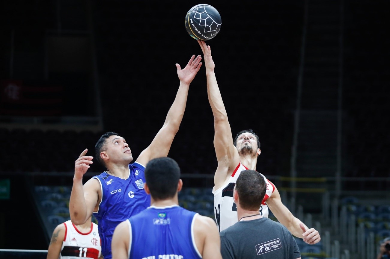 Por um mundo sem racismo: bola temática marca a estreia do NBB 20/21