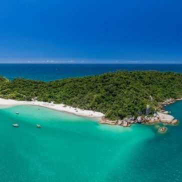 Ilha do Campeche recebe painéis solares e conta com energia limpa e renovável