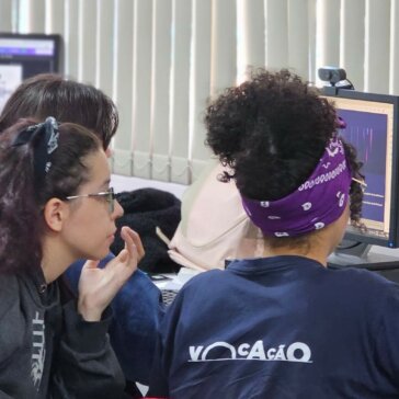 Jovens de periferias de São Paulo podem se inscrever gratuitamente em programa de capacitação em tecnologia